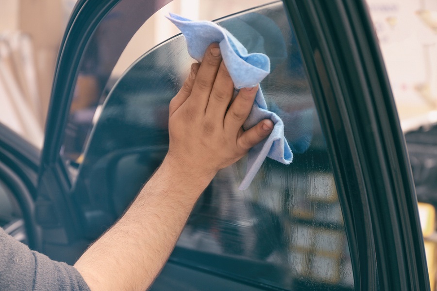 Autó ablak fóliázással védekezhet a káros napsugarak ellen!